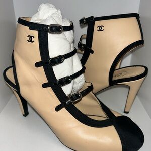 CHANEL Two-Tone Beige and Black Heels